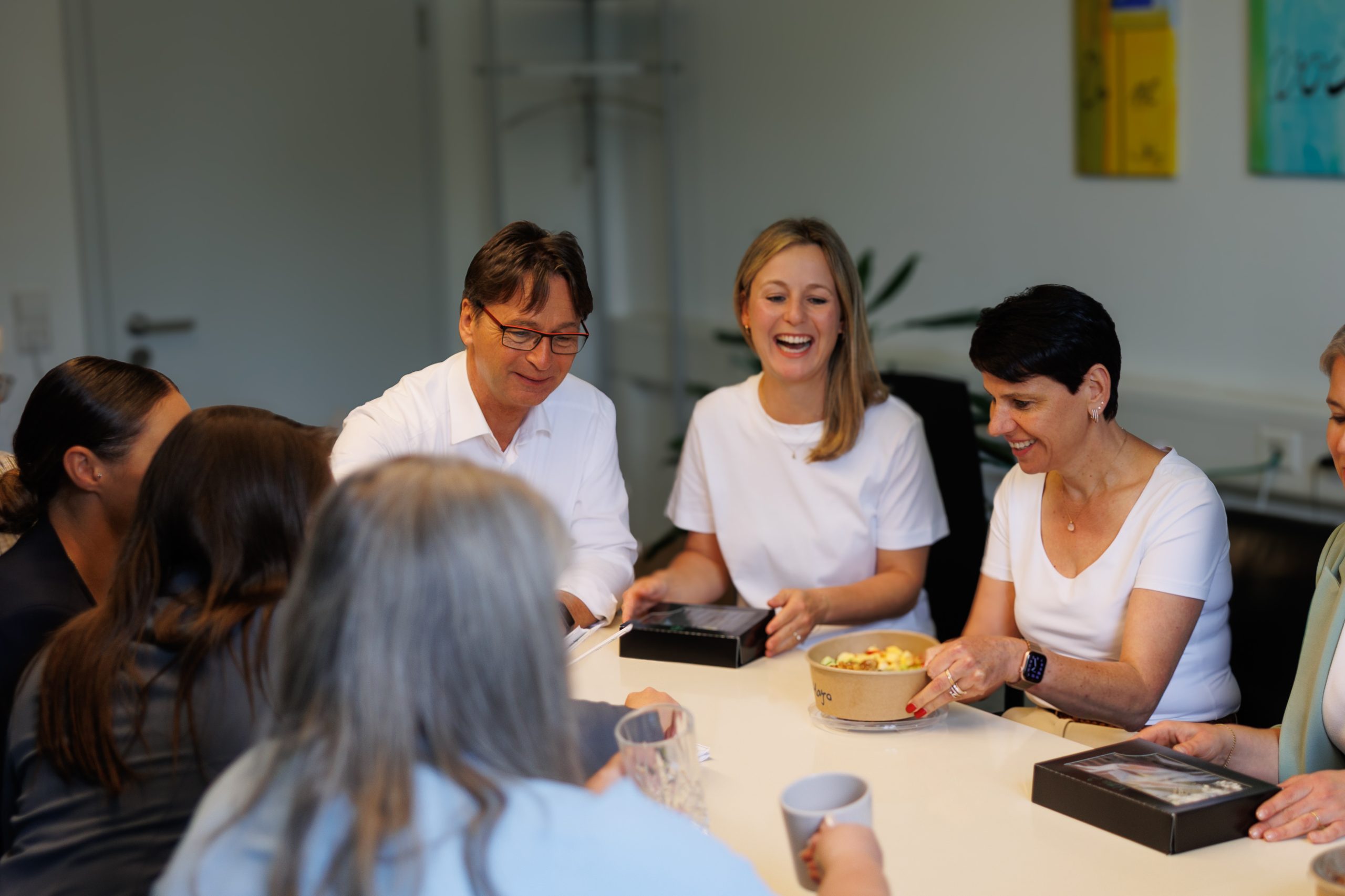 Team der Steuerkanzlei Kempf beim gemeinsamen Mittagessen